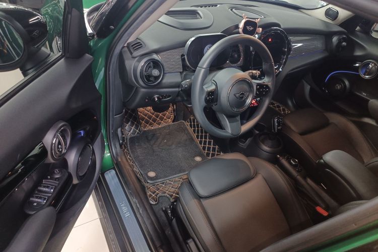 MINI 2023款 1.5T COOPER 艺术家 五门版中控内饰20