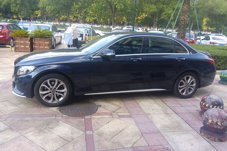 奔驰C级 2018款 C 180 L 动感型运动版车身外观4