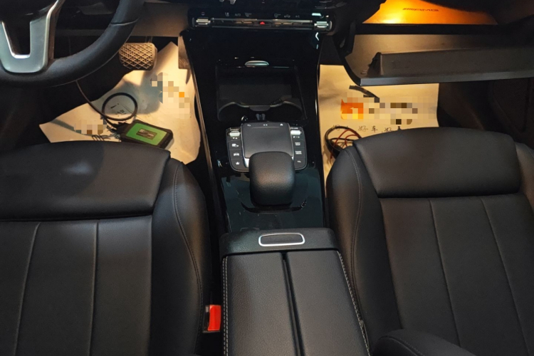 奔驰A级 2020款 改款二 A 180 L 运动轿车中控内饰18