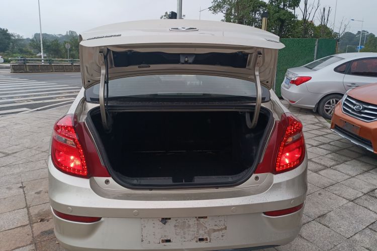 凯翼E3 2018款 1.5L 手动尊贵型机舱底盘23