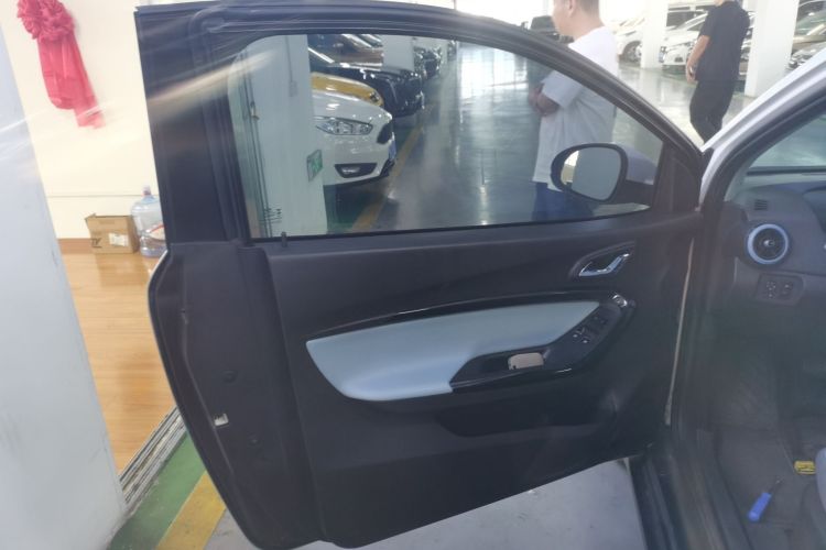 奇瑞新能源 小蚂蚁 2022款 甜粉款 全糖版 三元锂 30kW 301km中控内饰7008