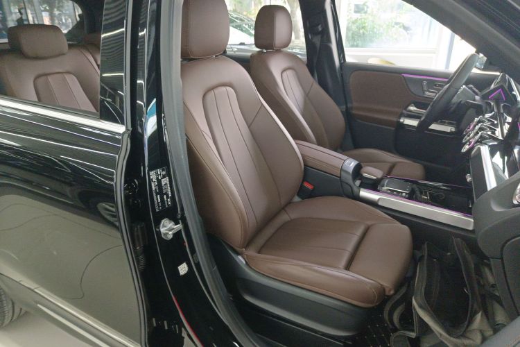 奔驰GLB 2023款 GLB 220 时尚型局部细节41