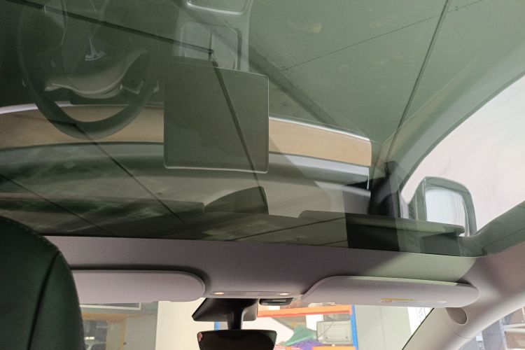 特斯拉 Model Y 2021款 标准续航后驱版中控内饰22