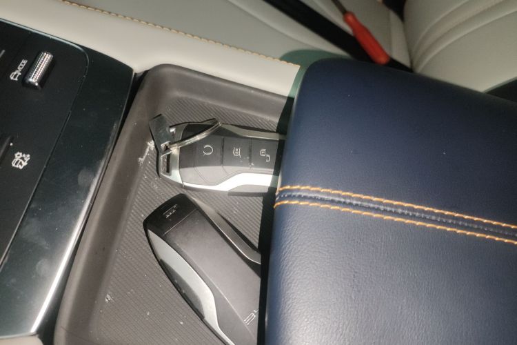 比亚迪 宋PLUS新能源 2021款 DM-i 110KM 旗舰型中控内饰7001