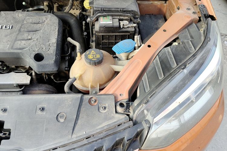 名爵 锐腾 2015款 1.5TGI TST豪华版机舱底盘26