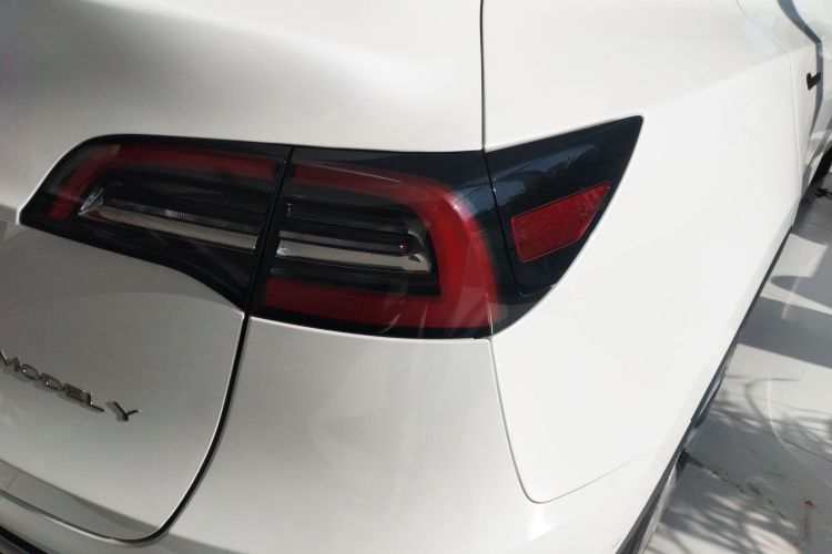 特斯拉 Model Y 2021款 标准续航后驱版车身外观9