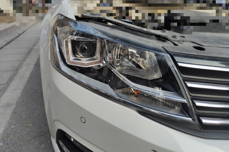 大众 朗逸 2017款 1.6L 自动舒适版车身外观8