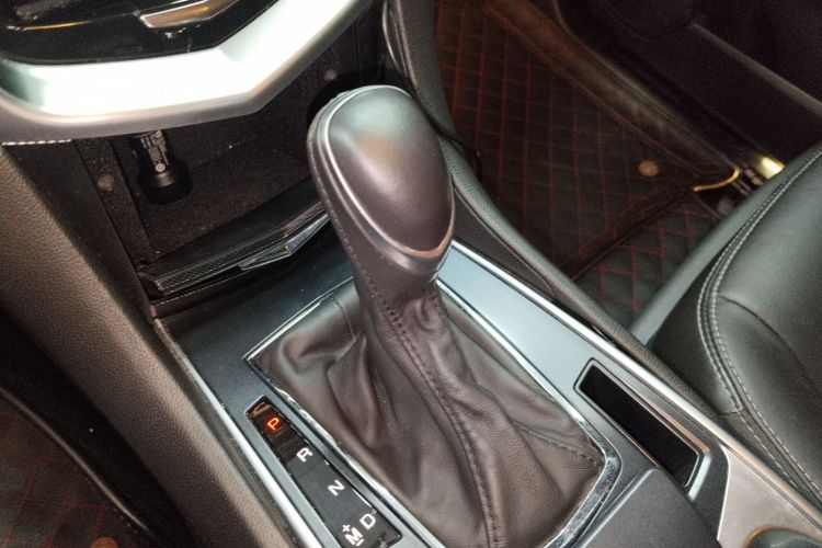 凯迪拉克SRX 2015款 3.0L 舒适型中控内饰18