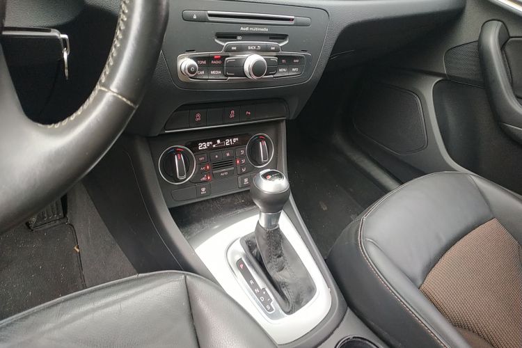 奥迪Q3 2018款 30周年年型 30 TFSI 时尚型中控内饰18