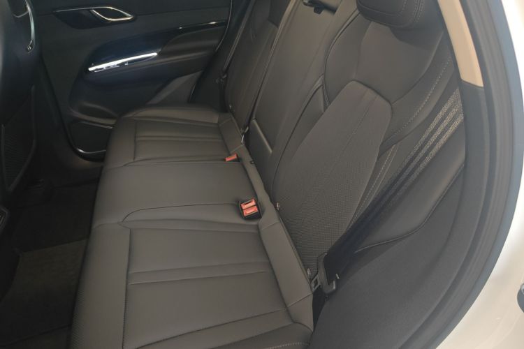 红旗HS3 PHEV 2024款 PHEV 115km 劲为版中控内饰7004