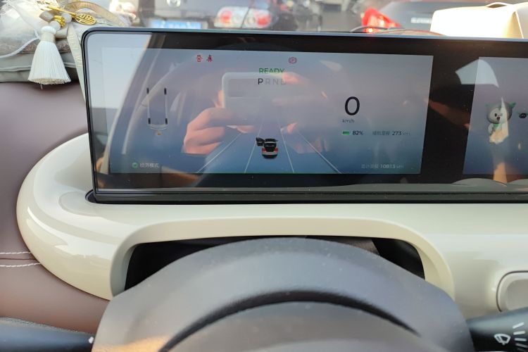 五菱汽车 五菱缤果 2023款 333km 灵犀互联+款中控内饰14