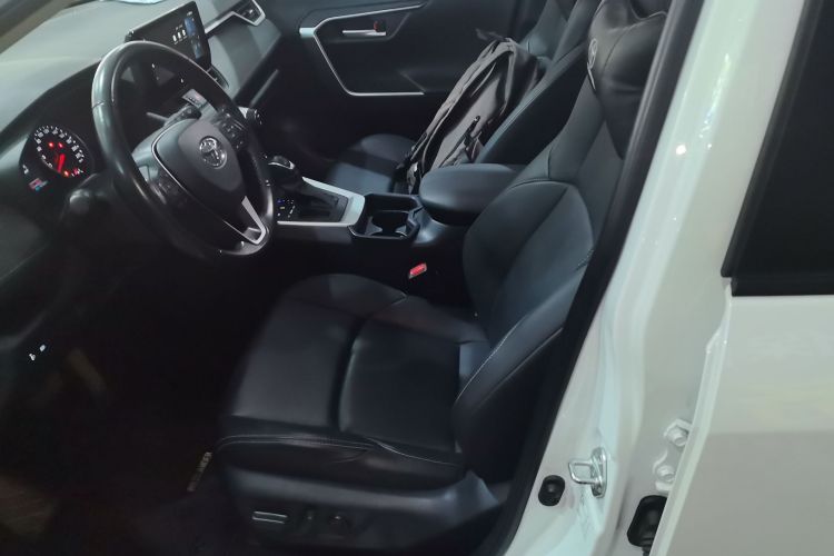 丰田 威兰达 2023款 2.0L CVT两驱都市版中控内饰19