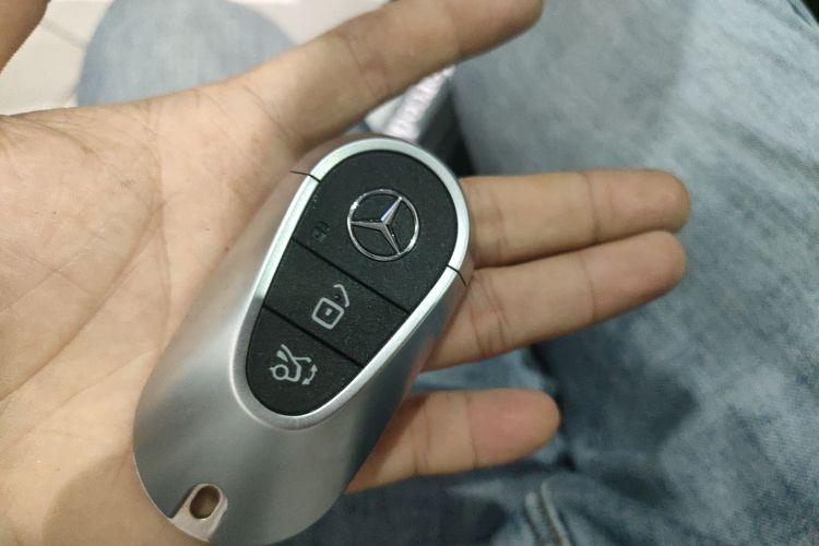 奔驰C级 2024款 改款 C 260 L 皓夜运动版中控内饰7001