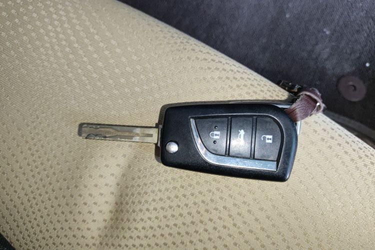 丰田 锐志 2013款 2.5S 菁锐版中控内饰7001