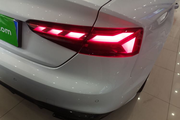 奥迪A5 2021款 Sportback 40 TFSI quattro 豪华致雅型车身外观9