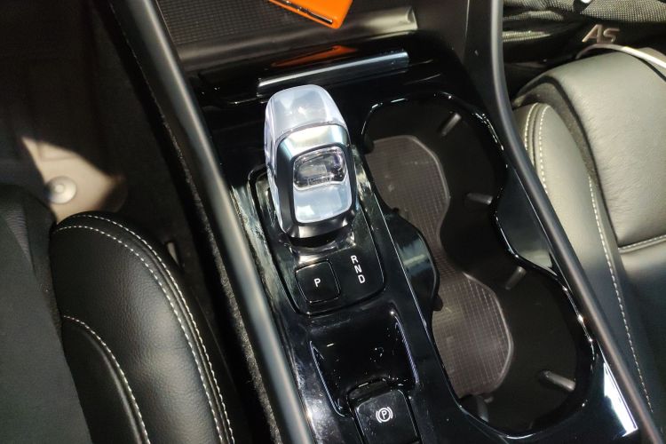 沃尔沃XC40 2025款 B4 四驱智远豪华版局部细节18