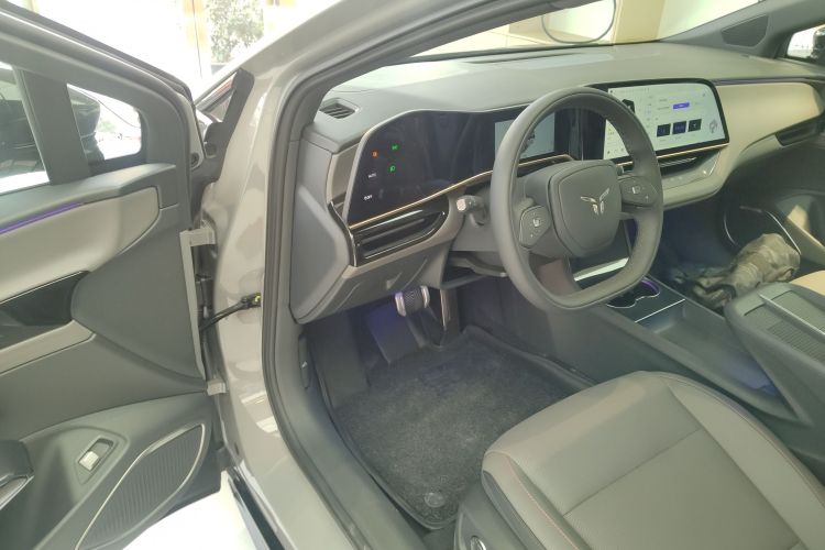 红旗EH7 2025款 600 智选版中控内饰20