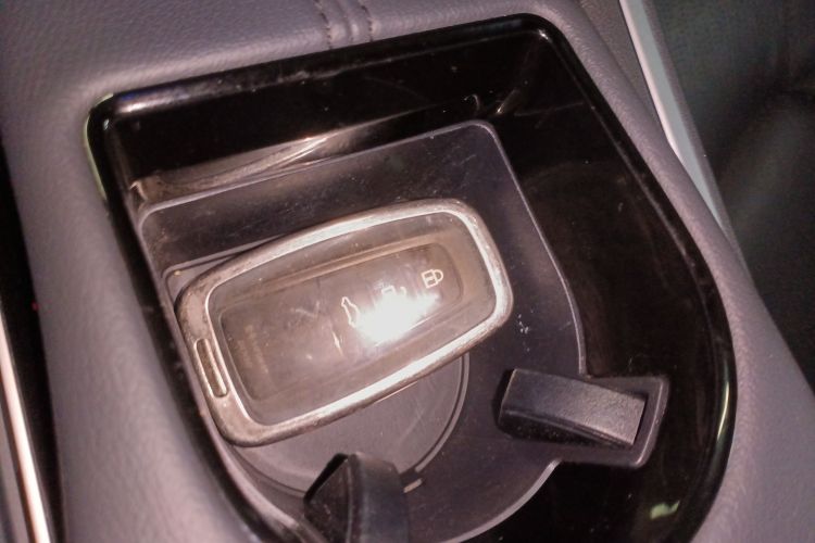 丰田 亚洲龙 2023款 双擎 2.5L 豪华版中控内饰7001