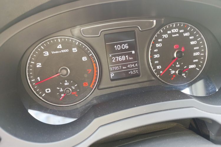 奥迪Q3 2018款 30周年年型 30 TFSI 时尚型中控内饰15