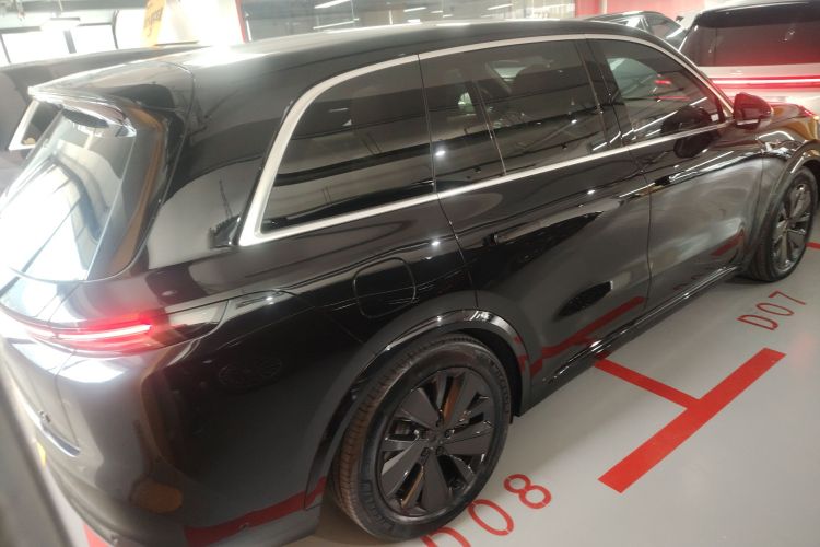 理想汽车 理想L8 2025款 Max 智能焕新版车身外观6005