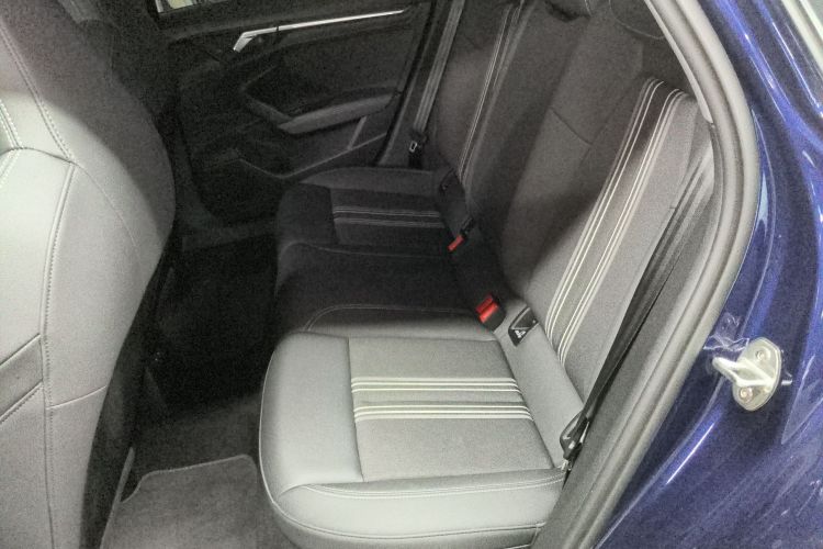 奥迪A3 2024款 A3L Limousine 35 TFSI 时尚运动型中控内饰7004