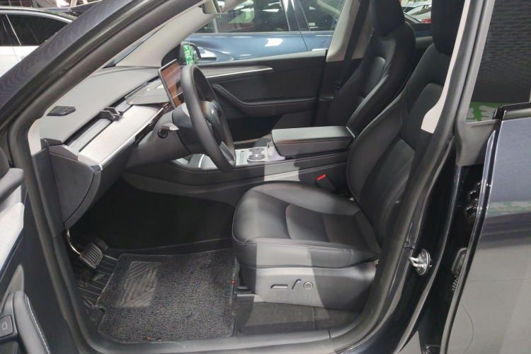 特斯拉 Model Y 2024款 长续航全轮驱动版中控内饰19