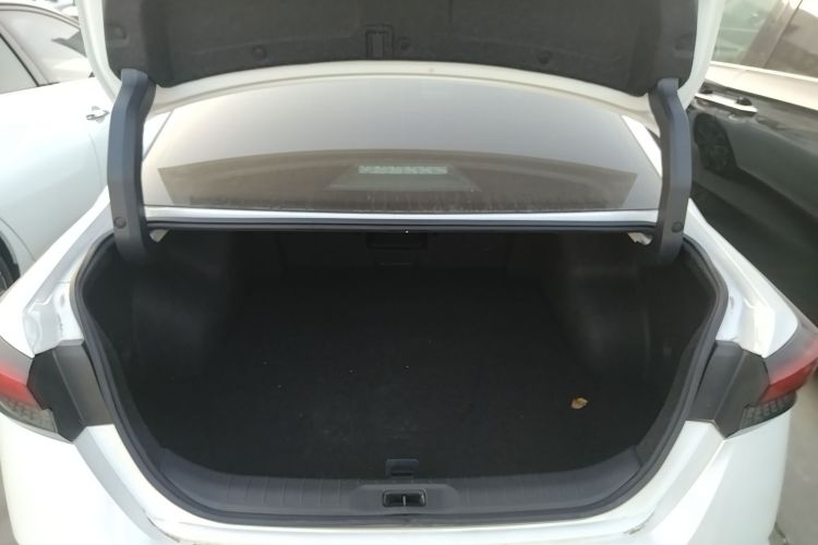 日产 天籁 2022款 2.0T XL 进享版机舱底盘23