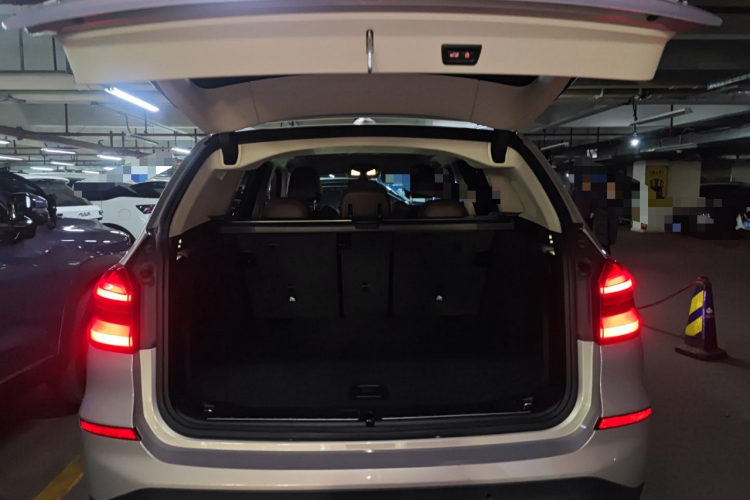 宝马X3 2021款 xDrive28i 豪华套装机舱底盘23