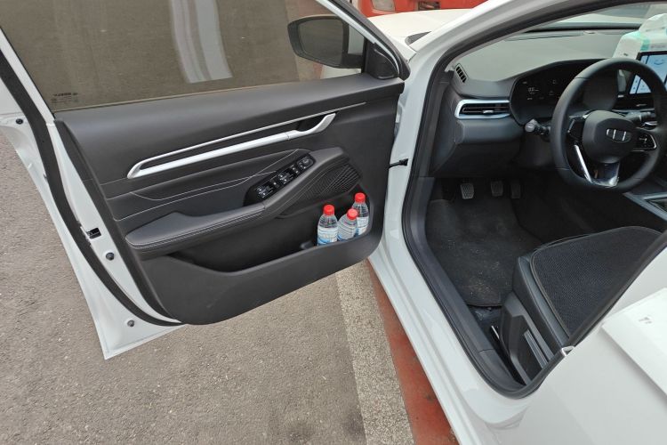 吉利汽车 帝豪 2026款 第4代 400万纪念款 1.5L 手动超越型中控内饰20