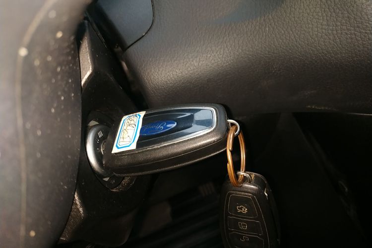 福特 福克斯 2015款 两厢 1.6L 自动风尚型中控内饰11