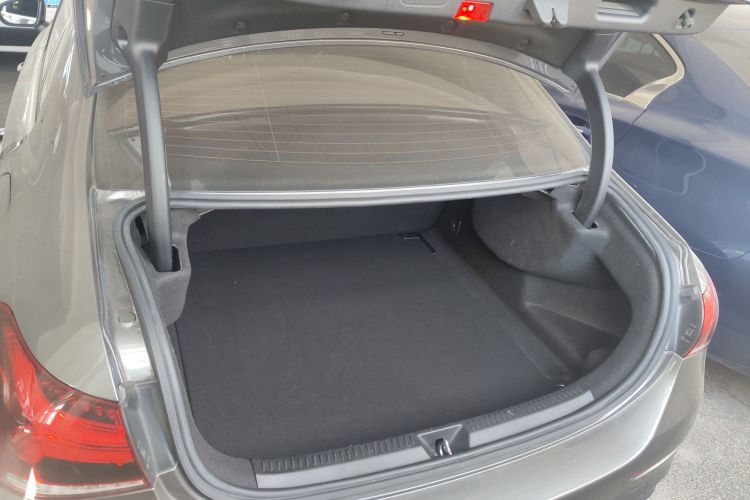 奔驰A级 2020款 改款 A 200 L 运动轿车时尚型机舱底盘23