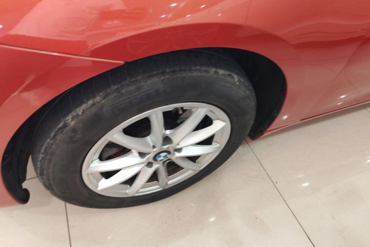 宝马2系旅行车 2016款 218i 时尚型车身外观35