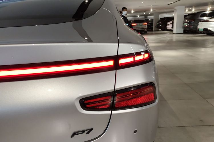 小鹏P7 2023款 P7i 702 Pro车身外观9