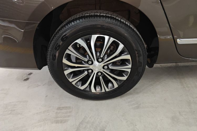 别克GL8 2022款 陆上公务舱 652T 智慧豪华型车身外观6008