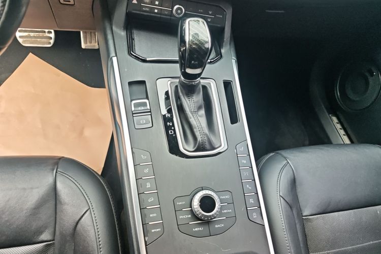 魏牌 VV5 2017款 2.0T 旗舰型中控内饰18