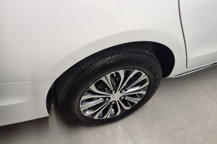 别克GL8 2023款 陆上公务舱 尊贵型车身外观6008