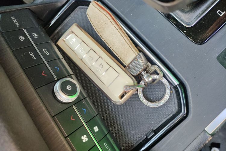 魏牌 VV5 2017款 2.0T 旗舰型中控内饰7001