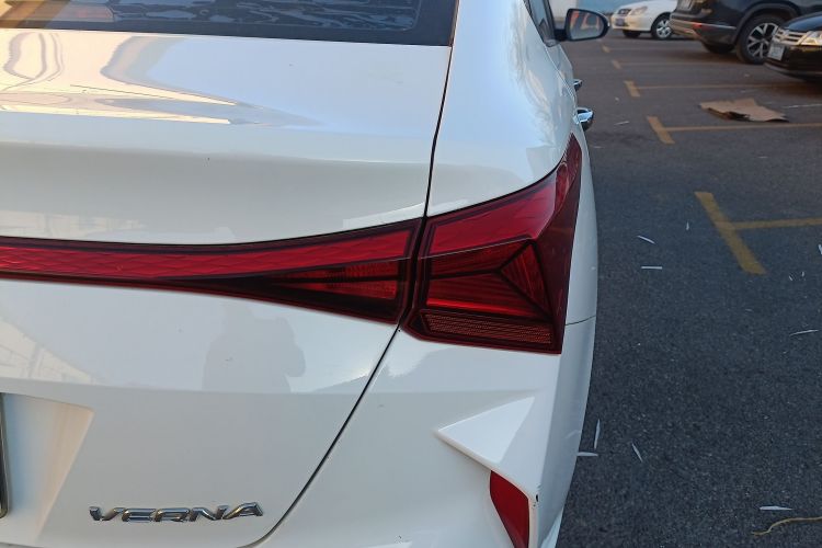 现代 悦纳 2020款 1.4L 手动GLS炫酷版车身外观6006