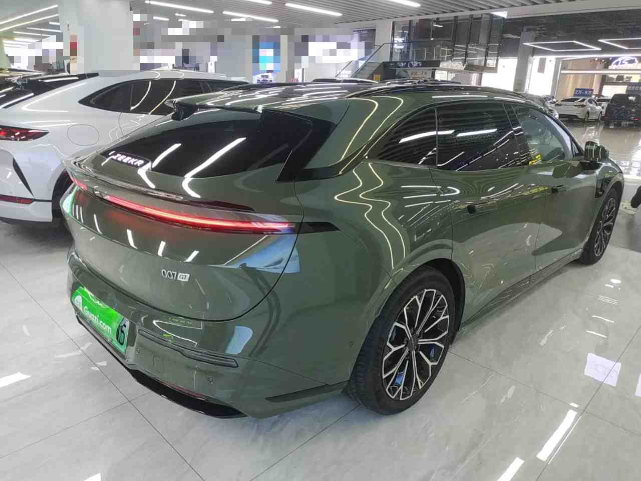车辆右后45度外观展示