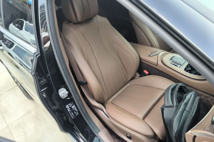 奔驰E级 2019款 E 260 L局部细节41