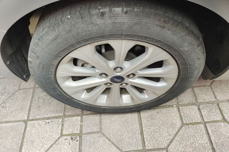 福特 福睿斯 2015款 1.5L 手动时尚型车身外观6008