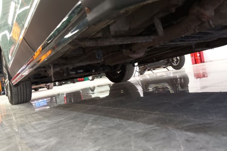 五菱汽车 五菱星辰 2021款 1.5T CVT星辉版机舱底盘30