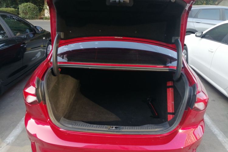 福特 福克斯 2022款 三厢 EcoBoost 180 自动竞速版局部细节23