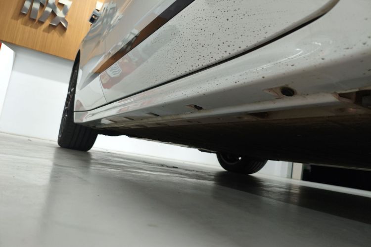 极氪001 2025款 WE版 100kWh 后驱局部细节9001