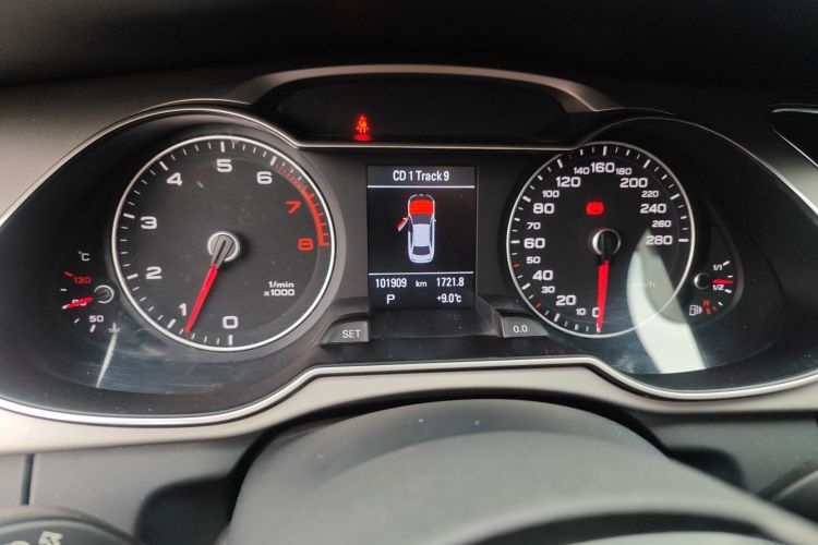 奥迪A4L 2015款 35 TFSI 自动标准型中控内饰14