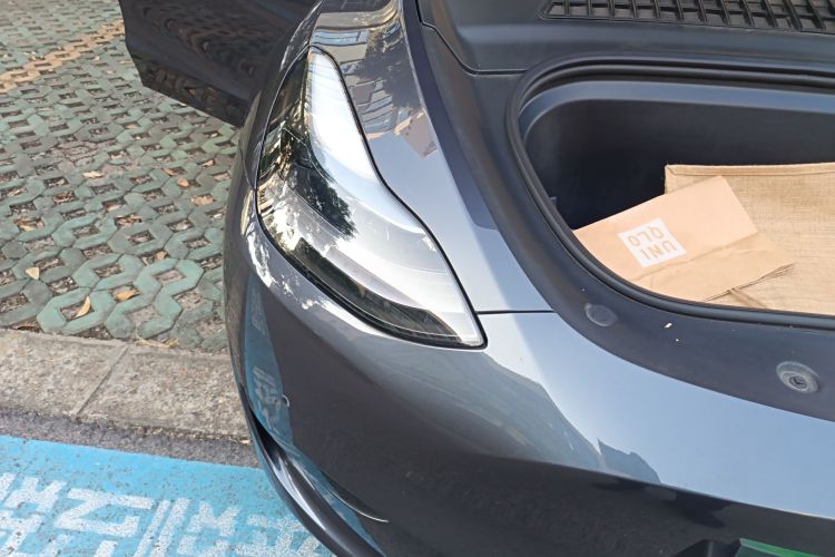 特斯拉 Model Y 2022款 改款 后轮驱动版车身外观8