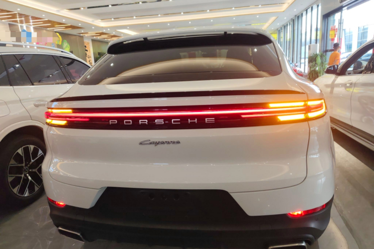 保时捷 Cayenne新能源 2024款 Cayenne Coupé E-Hybrid 2.0T车身外观6