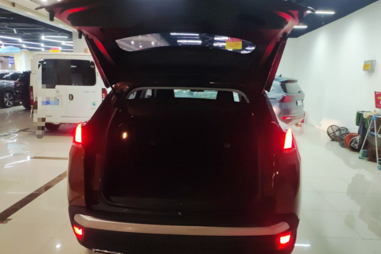 标致4008 2017款 350THP 精英版机舱底盘23