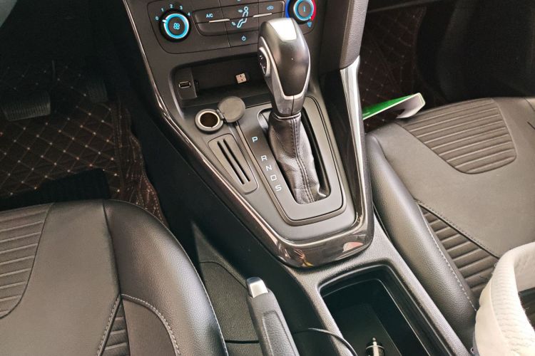 福特 福克斯 2018款 两厢经典 1.6L 自动风尚型智行版局部细节18