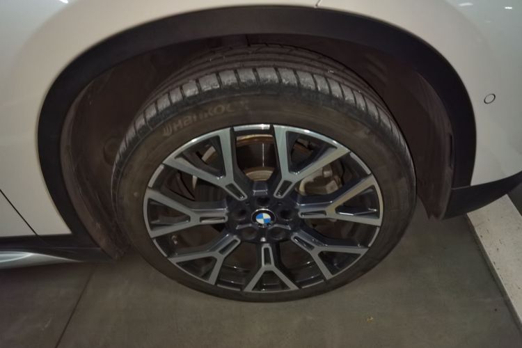 宝马X1 2020款 xDrive25Li 尊享型车身外观10